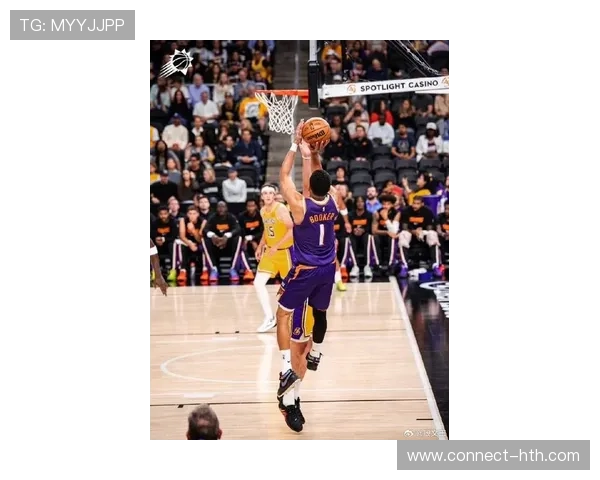 布克下半场狂砍29分 遗憾错失绝杀时刻