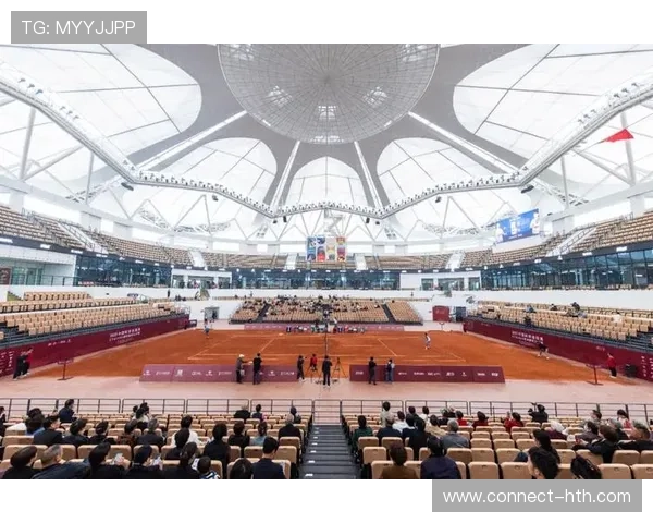 湖州总决赛举办开放日，千名观众体验红土球场